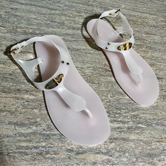 Michael Kors Jelly Light Pink Thong Strapped Women's Sandals with Gold Accents - Picture 7 of 13